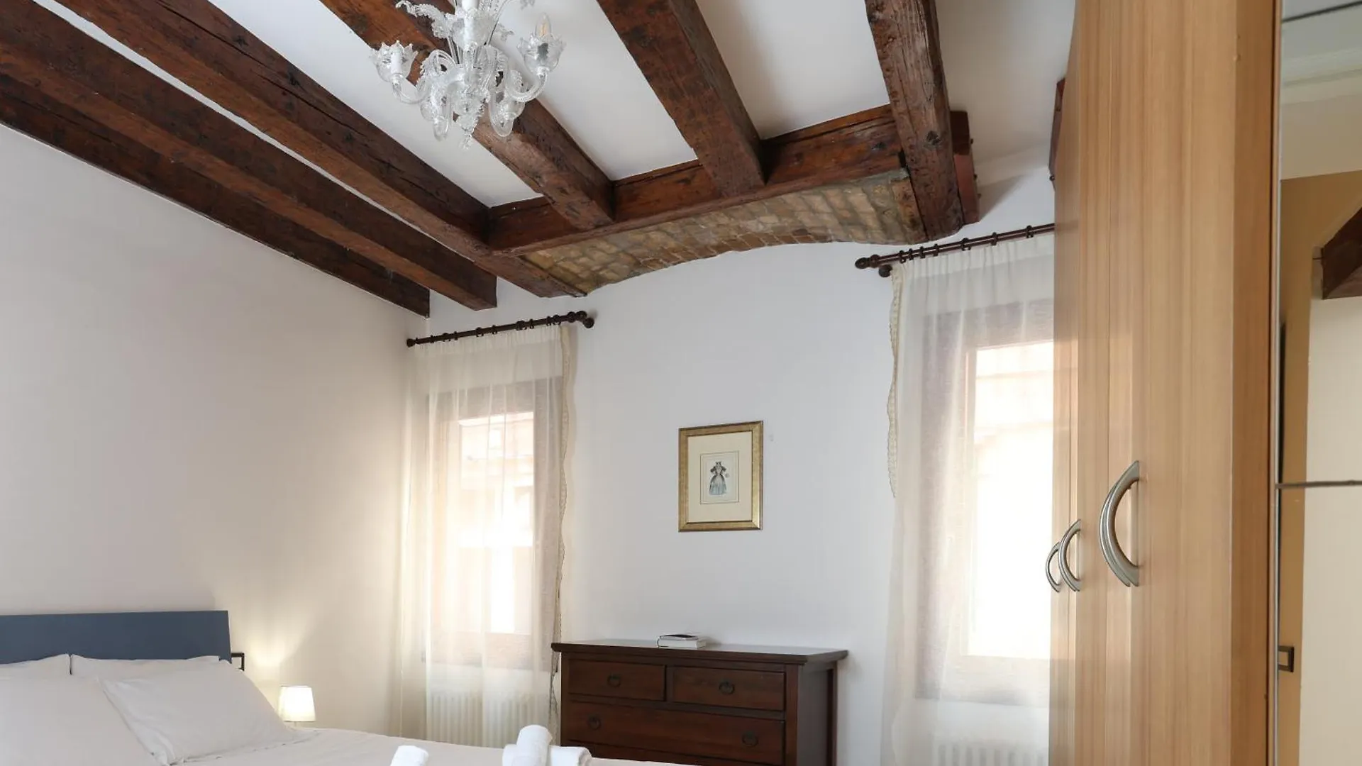 Modern Apartment up to 2 in Biennale Giardini By Bricola Apartments Venezia