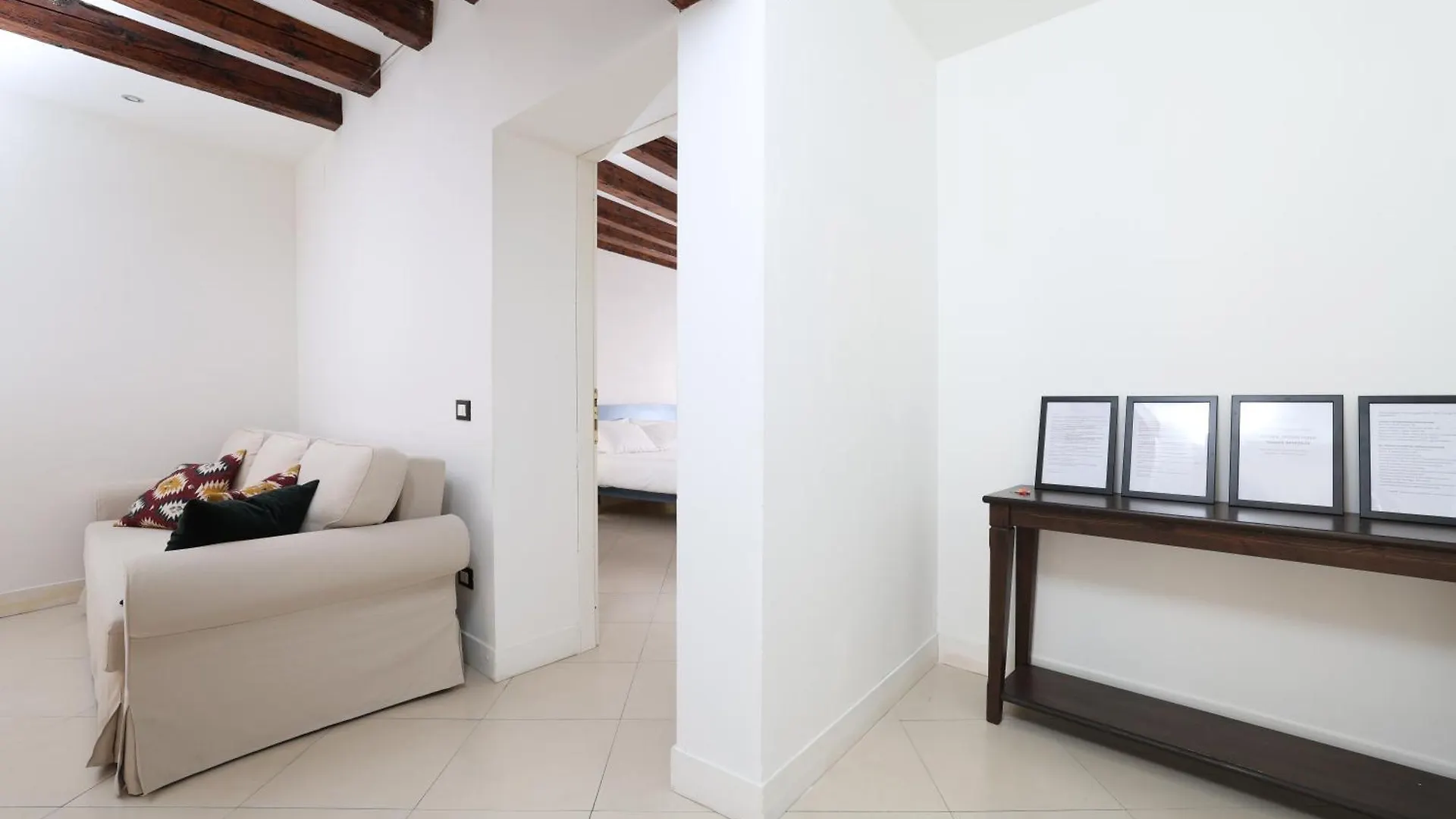 Modern Apartment up to 2 in Biennale Giardini By Bricola Apartments Venezia Italia