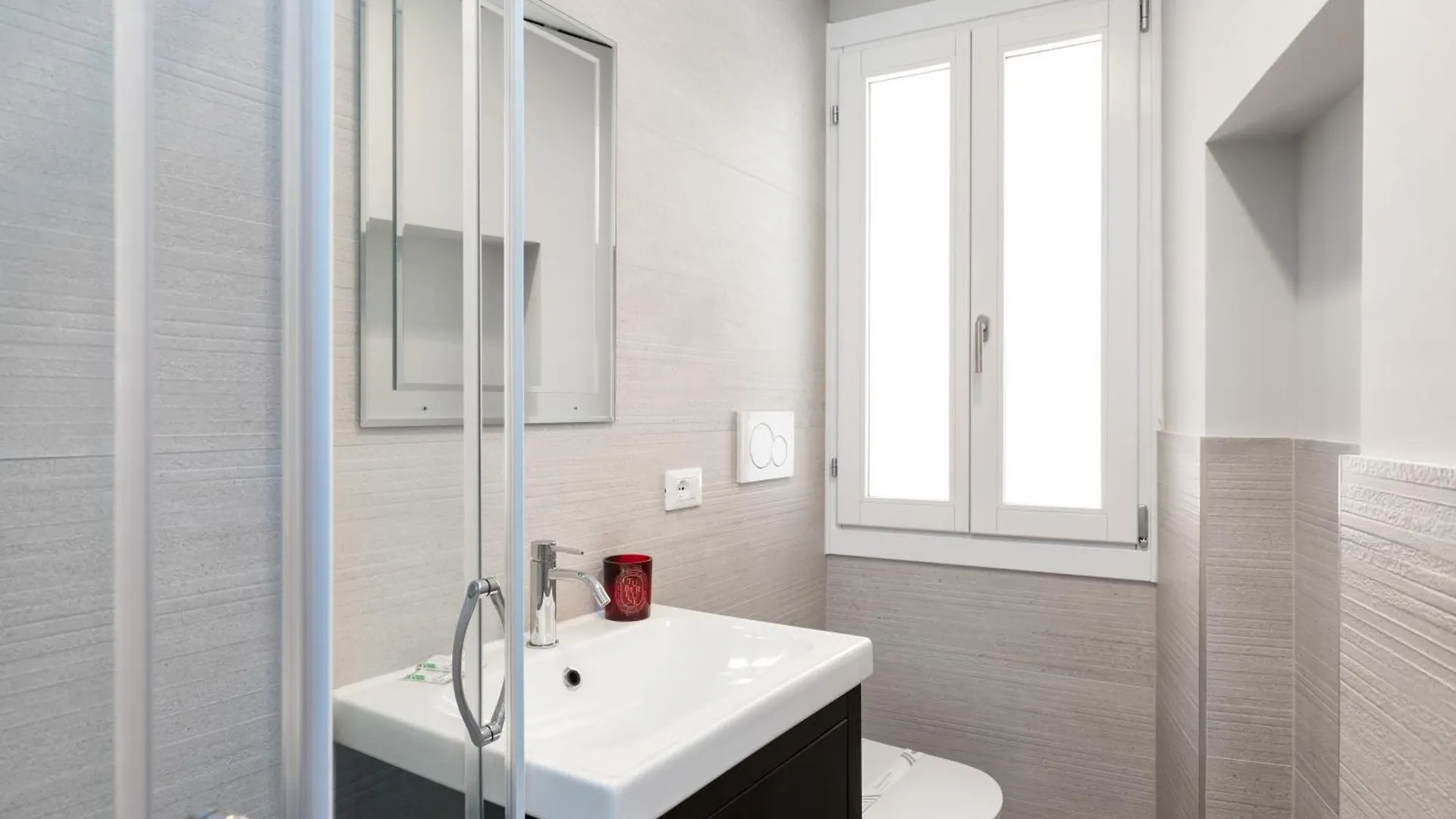Modern Apartment up to 2 in Biennale Giardini By Bricola Apartments Venezia Italia