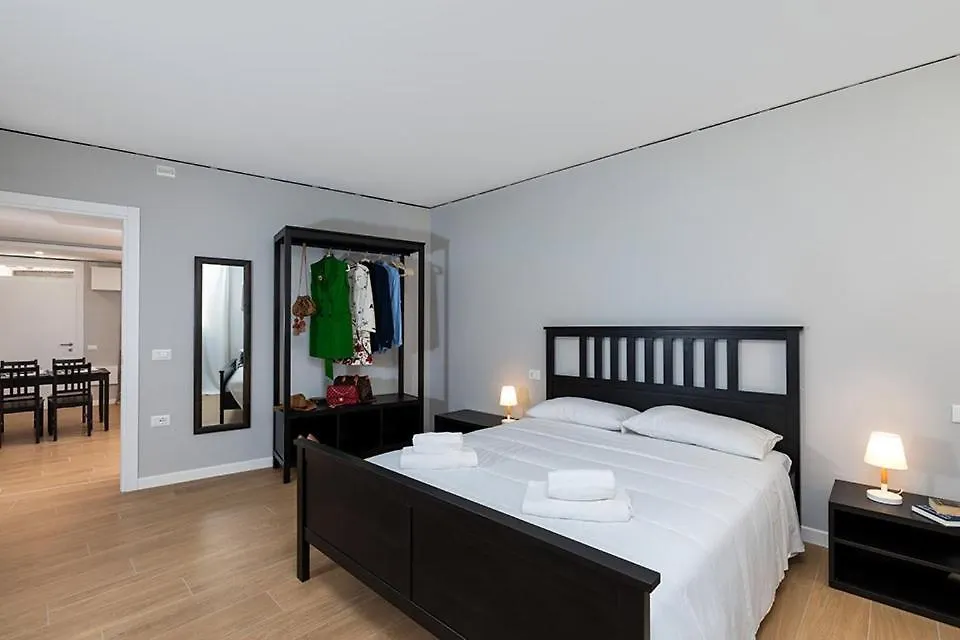Modern Apartment up to 2 in Biennale Giardini By Bricola Apartments Venezia