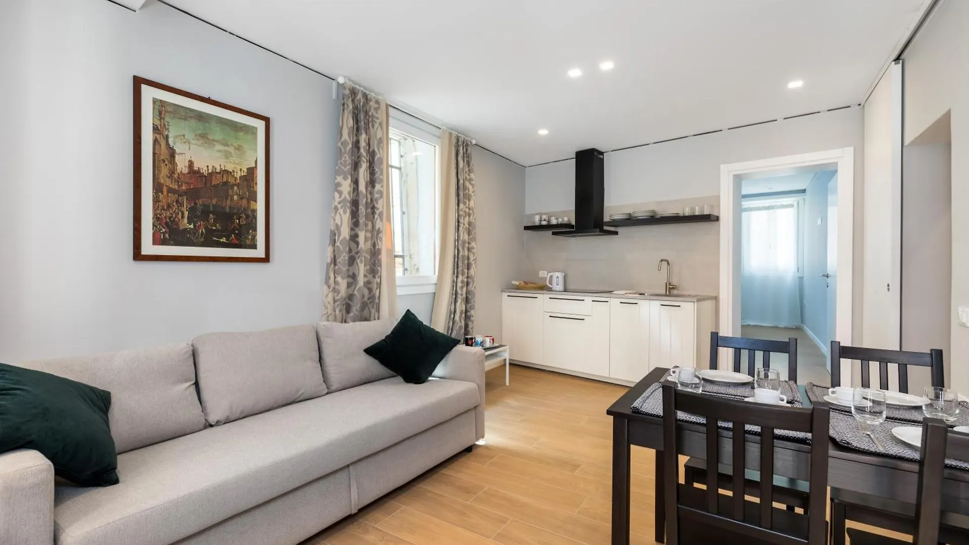 Modern Apartment up to 2 in Biennale Giardini By Bricola Apartments Venezia Italia