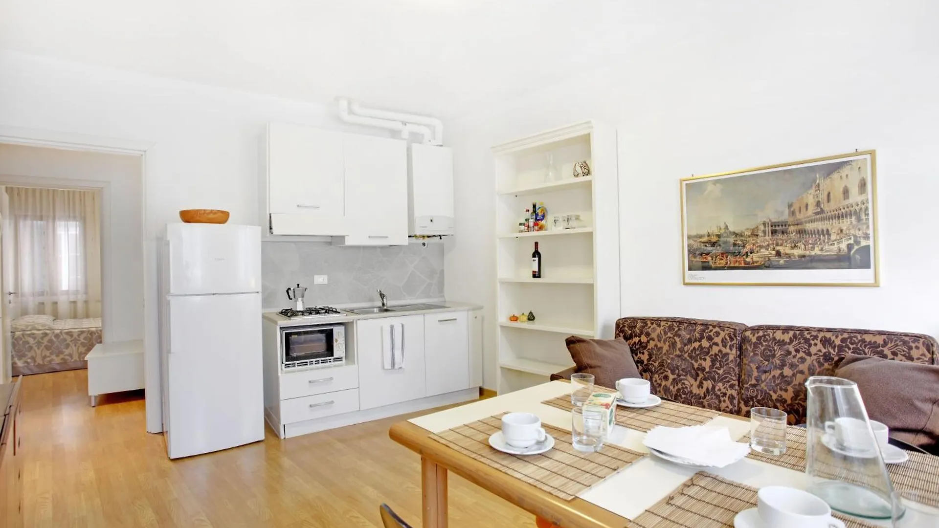 Modern Apartment up to 2 in Biennale Giardini By Bricola Apartments Venezia