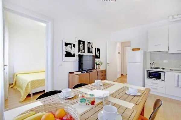 Modern Apartment up to 2 in Biennale Giardini By Bricola Apartments Venezia Italia