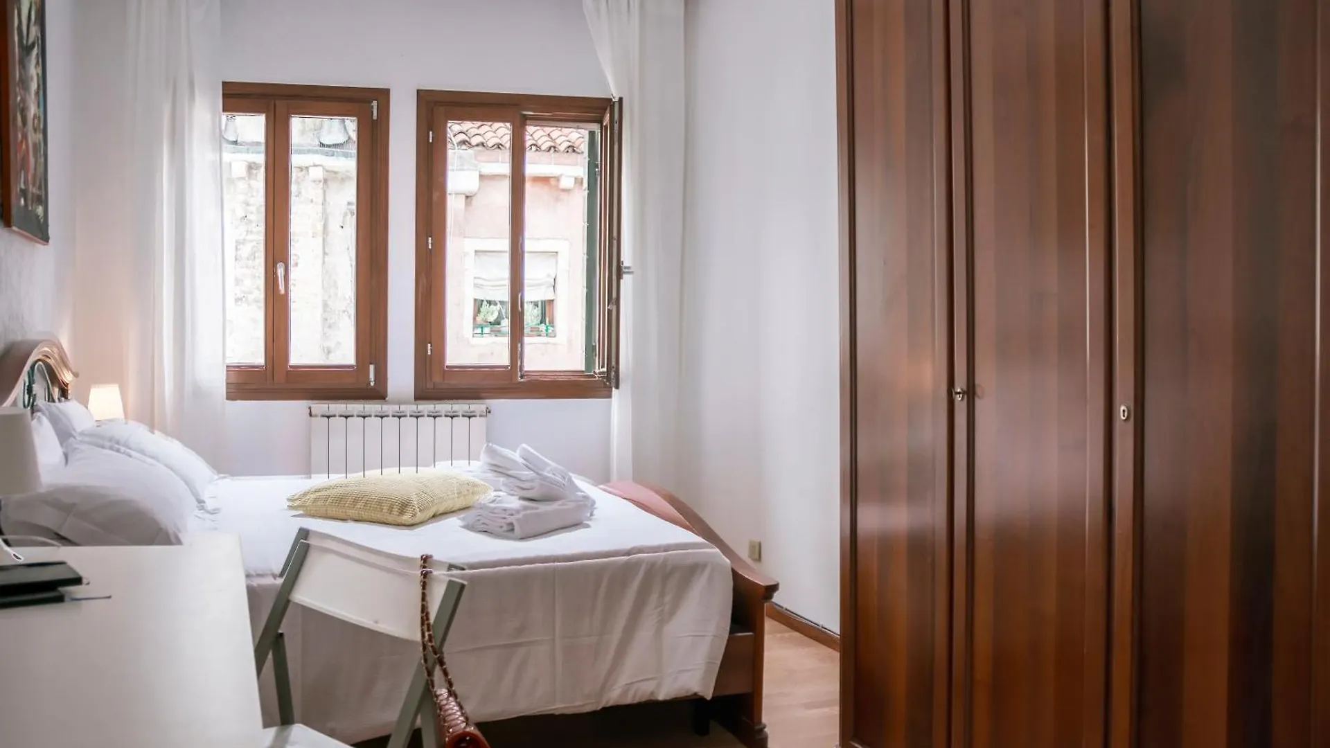 Modern Apartment up to 2 in Biennale Giardini By Bricola Apartments Venezia