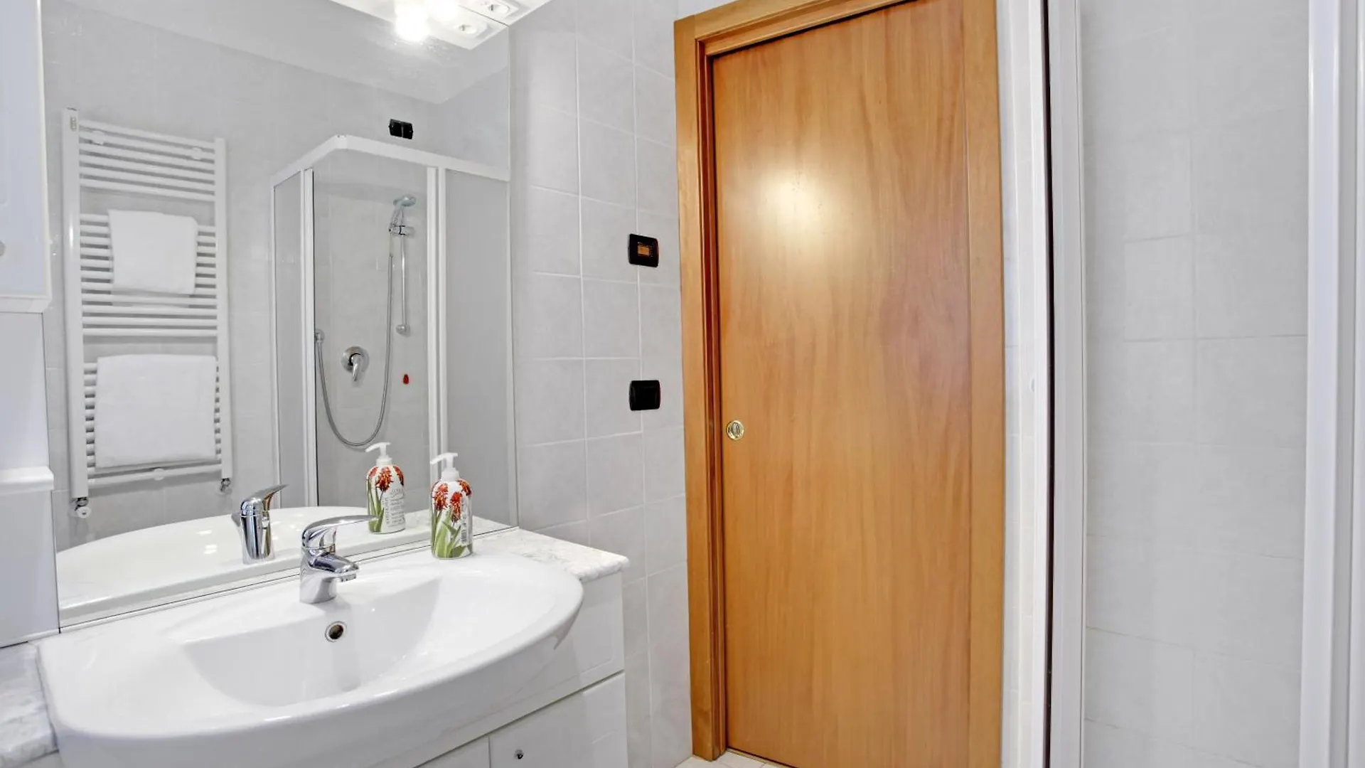 Modern Apartment up to 2 in Biennale Giardini By Bricola Apartments Venezia