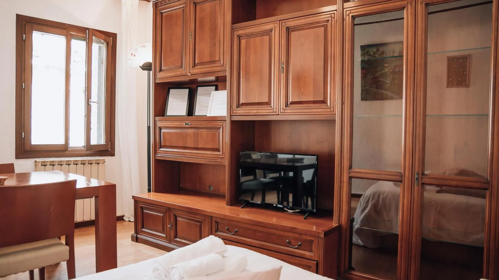 Modern Apartment up to 2 in Biennale Giardini By Bricola Apartments Venezia